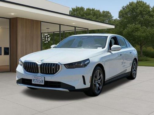 Alpine White 2025 BMW i5 eDrive40