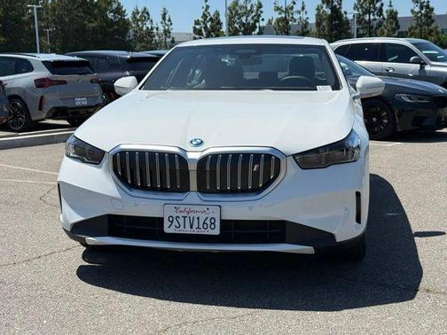 Alpine White 2025 BMW i5 eDrive40