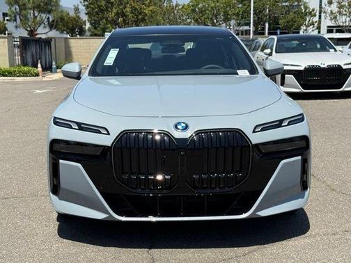 Gray Metallic 2026 BMW i7 XDrive60