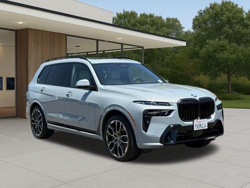 Gray Metallic 2026 BMW X7 xDrive40i