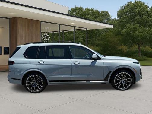 Gray Metallic 2026 BMW X7 xDrive40i