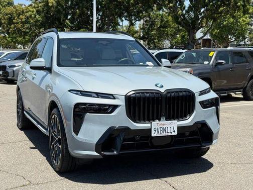 Gray Metallic 2026 BMW X7 xDrive40i