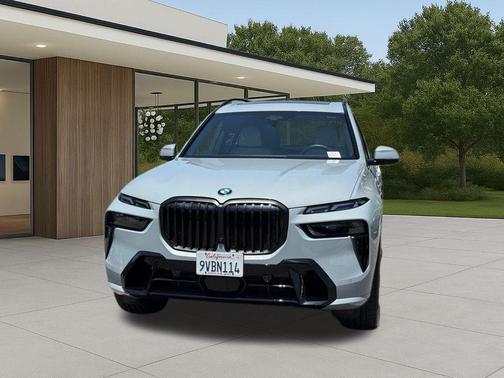 Gray Metallic 2026 BMW X7 xDrive40i