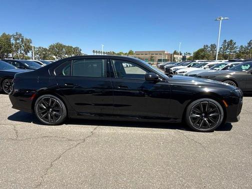 Black Sapphire Metallic 2026 BMW i7 EDrive50