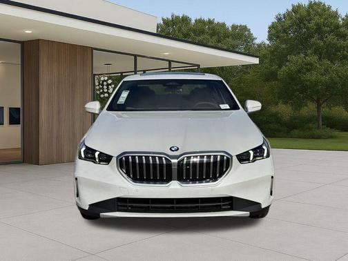 Mineral White Metallic 2026 BMW 530 i