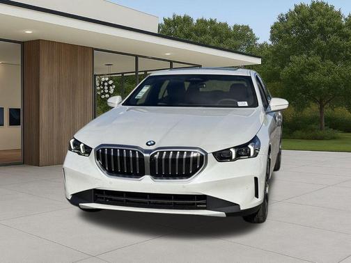 Mineral White Metallic 2026 BMW 530 i