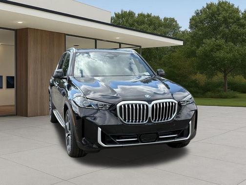 Black Sapphire Metallic 2026 BMW X5 PHEV xDrive50e