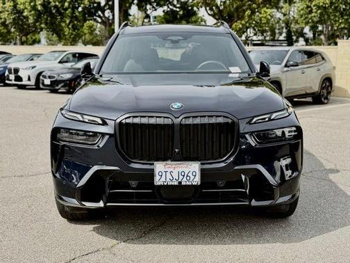 Carbon Black Metallic 2026 BMW X7 xDrive40i