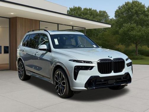 Gray Metallic 2026 BMW X7 xDrive40i