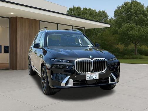 Black Sapphire Metallic 2026 BMW X7 xDrive40i