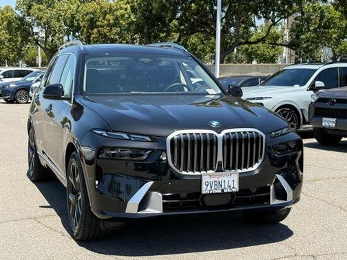 Black Sapphire Metallic 2026 BMW X7 xDrive40i