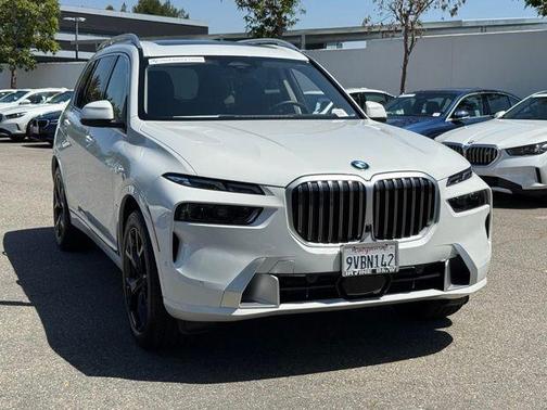 Mineral White Metallic 2026 BMW X7 xDrive40i
