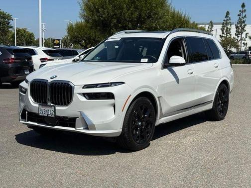Mineral White Metallic 2026 BMW X7 xDrive40i
