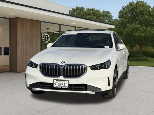 Alpine White 2026 BMW 530 i