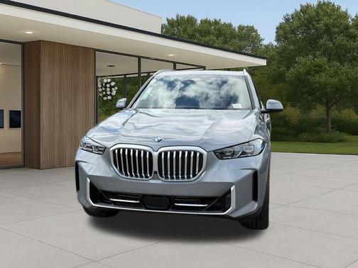 Gray Metallic 2026 BMW X5 xDrive40i