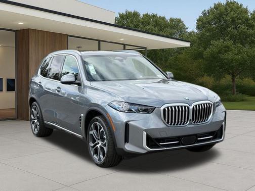 Gray Metallic 2026 BMW X5 xDrive40i