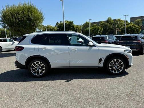 Alpine White 2024 BMW X5 xDrive40i