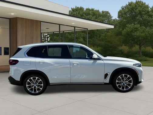 Alpine White 2024 BMW X5 xDrive40i