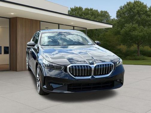 Black Sapphire Metallic 2026 BMW 530 i