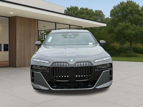Gray Metallic 2026 BMW i7 XDrive60