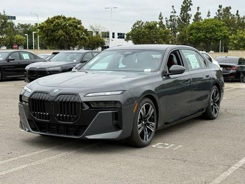 Gray Metallic 2026 BMW i7 XDrive60