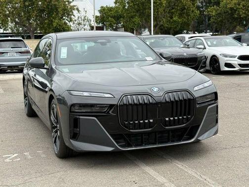 Gray Metallic 2026 BMW i7 XDrive60