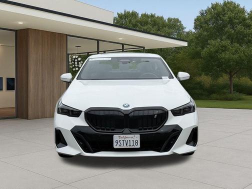 Alpine White 2025 BMW i5 xDrive40