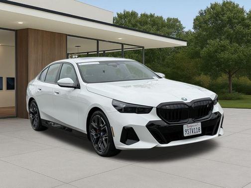 Alpine White 2025 BMW i5 xDrive40