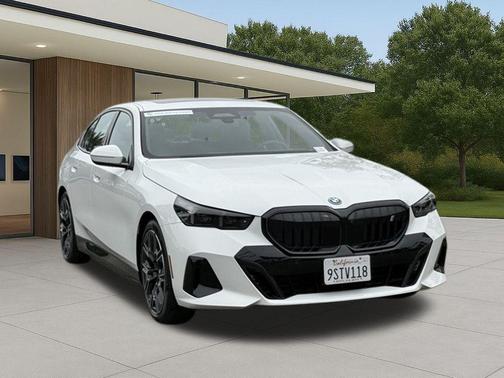 Alpine White 2025 BMW i5 xDrive40