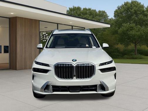 Mineral White Metallic 2024 BMW X7 xDrive40i