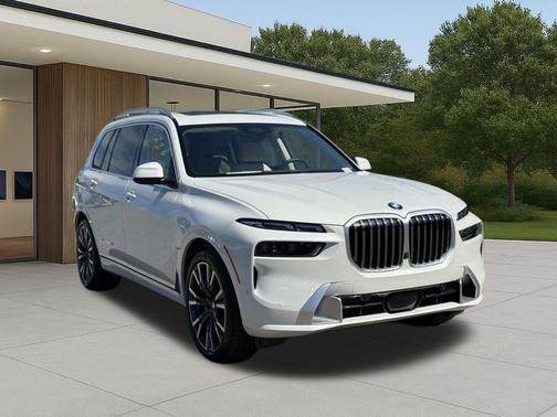 Mineral White Metallic 2024 BMW X7 xDrive40i