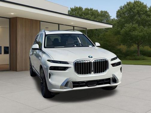 Mineral White Metallic 2024 BMW X7 xDrive40i