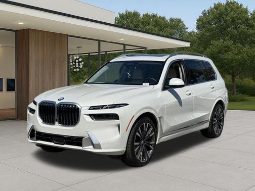 Mineral White Metallic 2024 BMW X7 xDrive40i