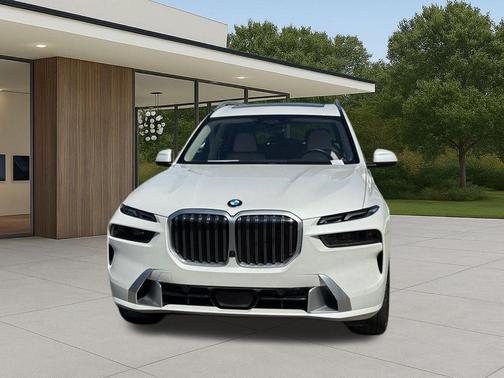 Mineral White Metallic 2024 BMW X7 xDrive40i