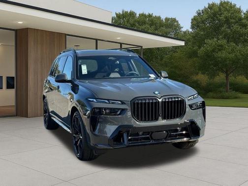 Gray Metallic 2026 BMW X7 xDrive40i