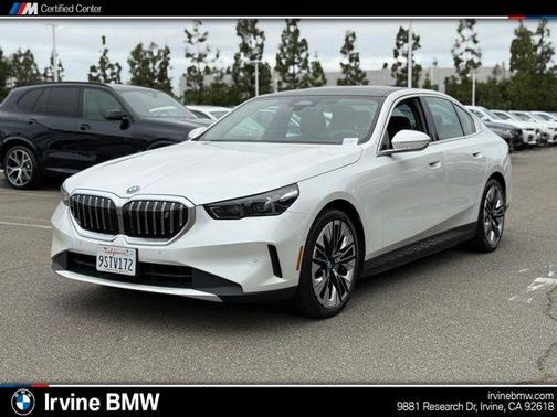 Mineral White Metallic 2025 BMW i5 xDrive40
