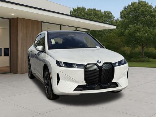 Mineral White Metallic 2026 BMW iX xDrive60