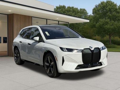 Mineral White Metallic 2026 BMW iX xDrive60
