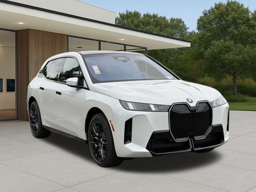 Mineral White Metallic 2026 BMW iX xDrive60