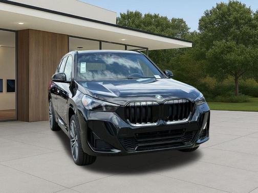Black Sapphire Metallic 2026 BMW X1 xDrive28i