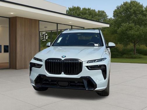 Gray Metallic 2026 BMW X7 xDrive40i