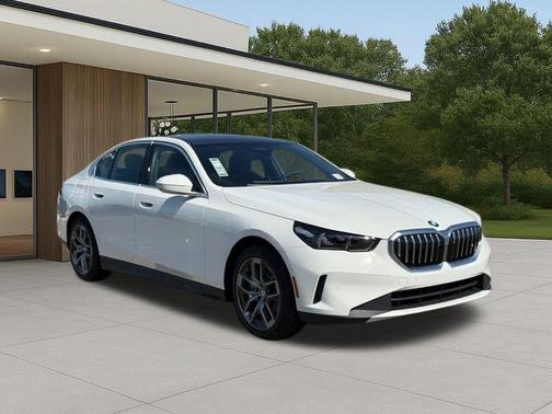 Alpine White 2026 BMW 540 i xDrive