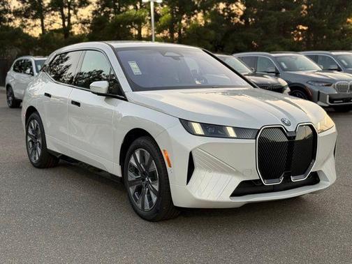 Mineral White Metallic 2026 BMW iX xDrive45