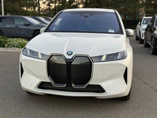 Mineral White Metallic 2026 BMW iX xDrive45