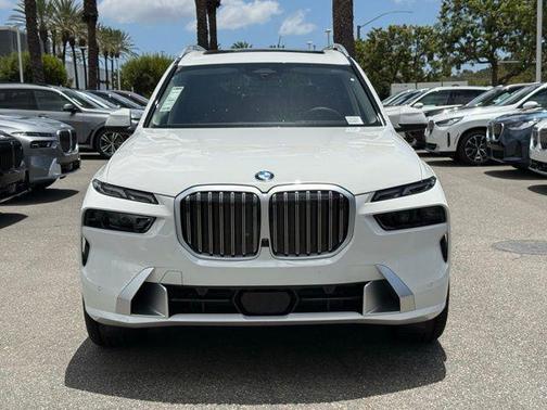 Alpine White 2027 BMW X7 xDrive40i