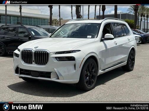 Alpine White 2027 BMW X7 xDrive40i