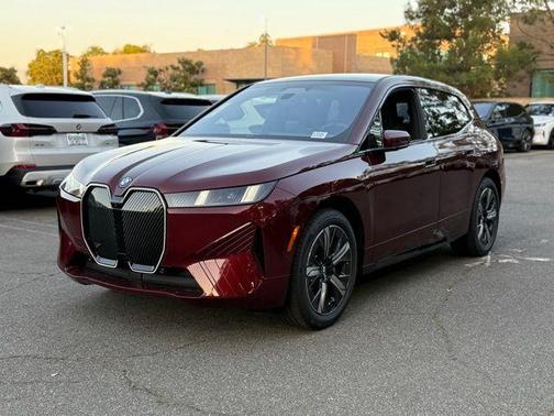 Aventurin Red Metallic 2026 BMW iX xDrive45