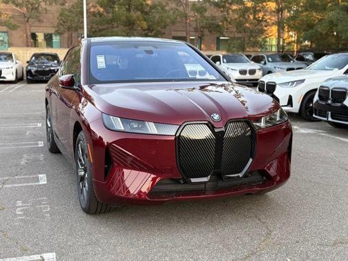 Aventurin Red Metallic 2026 BMW iX xDrive45