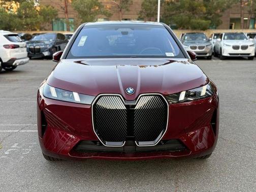 Aventurin Red Metallic 2026 BMW iX xDrive45