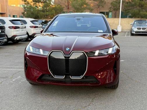Aventurin Red Metallic 2026 BMW iX xDrive45